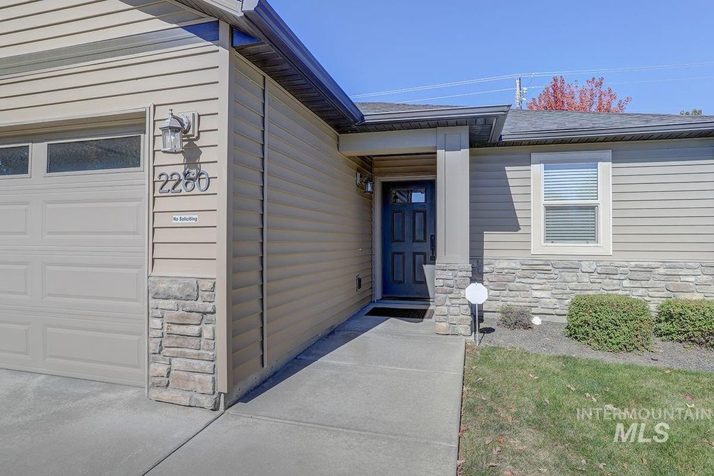 2260 E Ringneck St, Meridian, ID 83646 photo 2