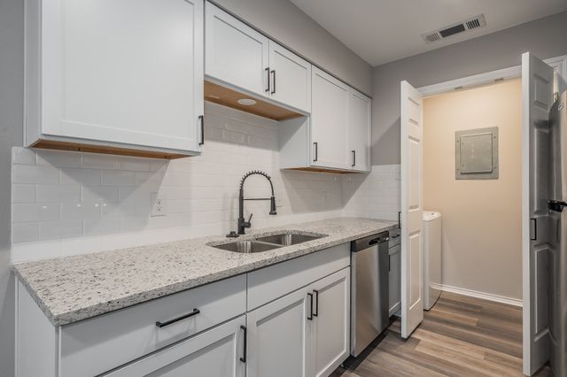 5662 Cedar Creek Drive, Benbrook, TX 76109