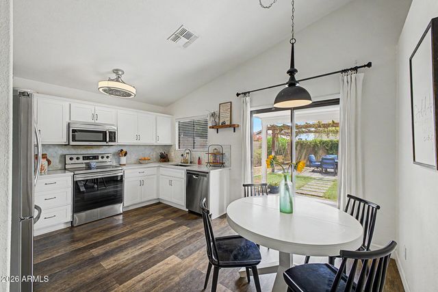 2145 E WILLIAMS Drive, Phoenix, AZ 85024