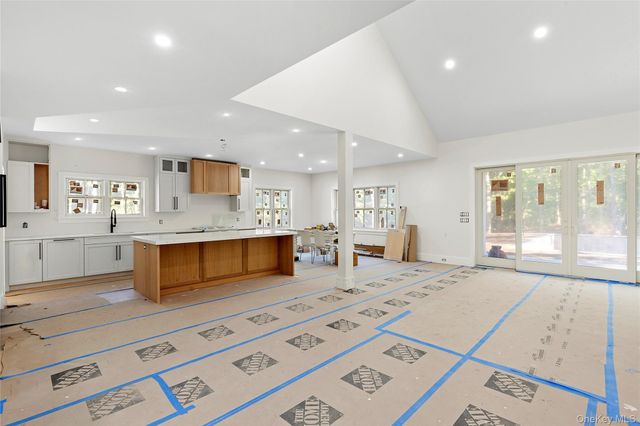 32 North Bay Avenue, Eastport, NY 11941