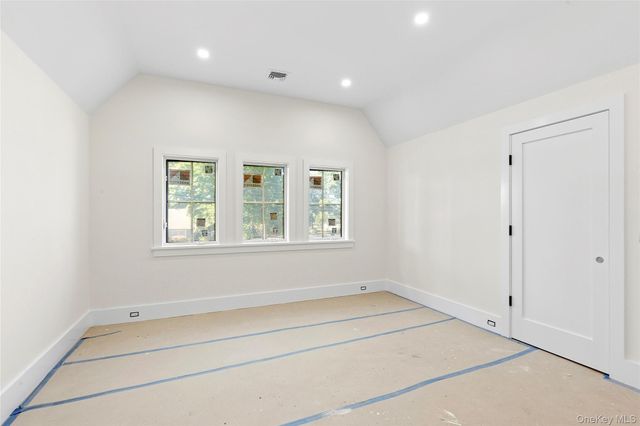 32 North Bay Avenue, Eastport, NY 11941