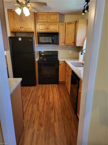 407 Shoreline DR, Hampton, VA 23669