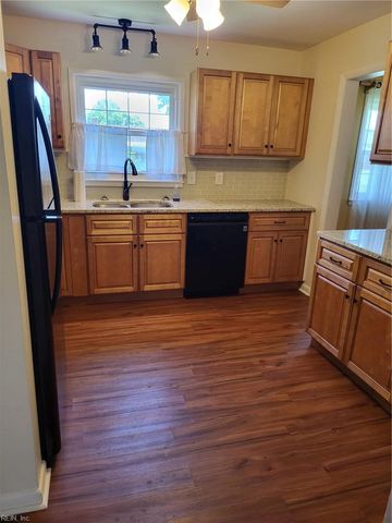 407 Shoreline DR, Hampton, VA 23669