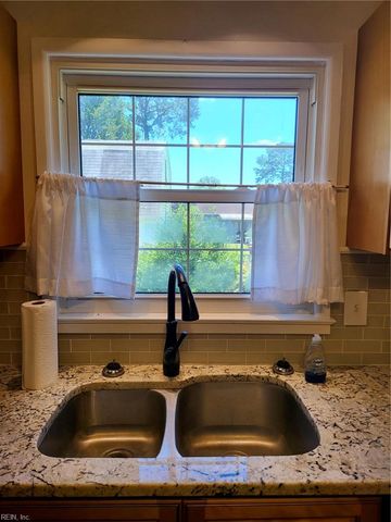 407 Shoreline DR, Hampton, VA 23669
