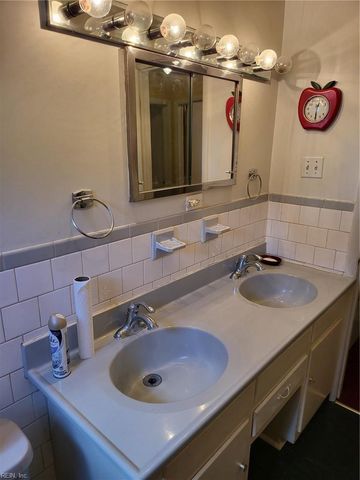 407 Shoreline DR, Hampton, VA 23669
