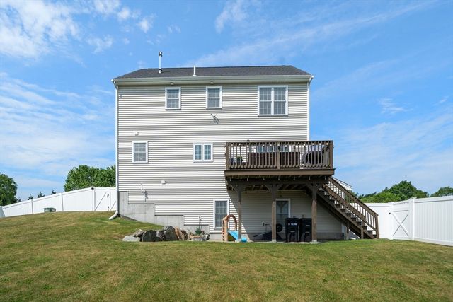73 Franklin St, Halifax, MA 02338