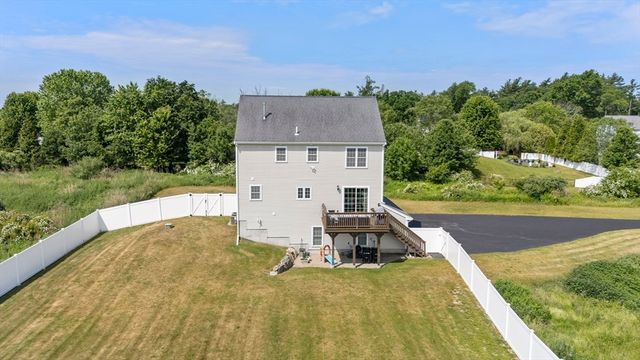 73 Franklin St, Halifax, MA 02338