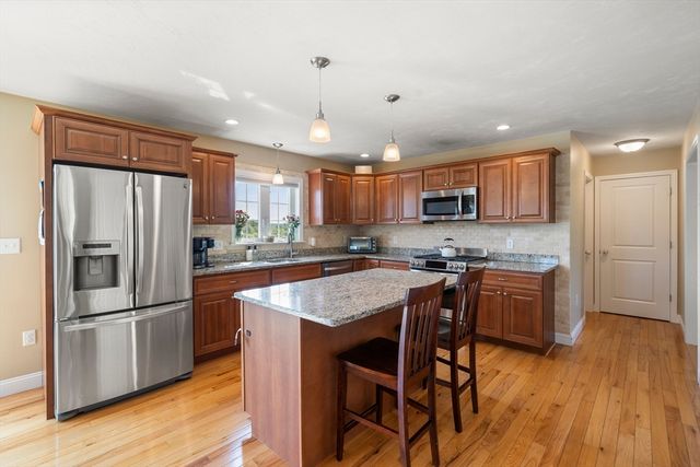 73 Franklin St, Halifax, MA 02338