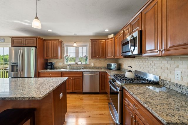 73 Franklin St, Halifax, MA 02338