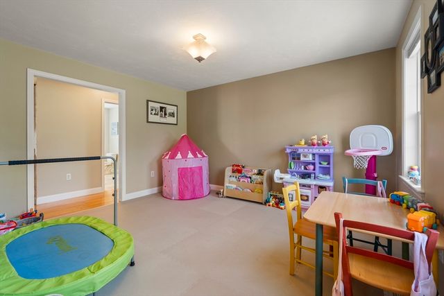 73 Franklin St, Halifax, MA 02338