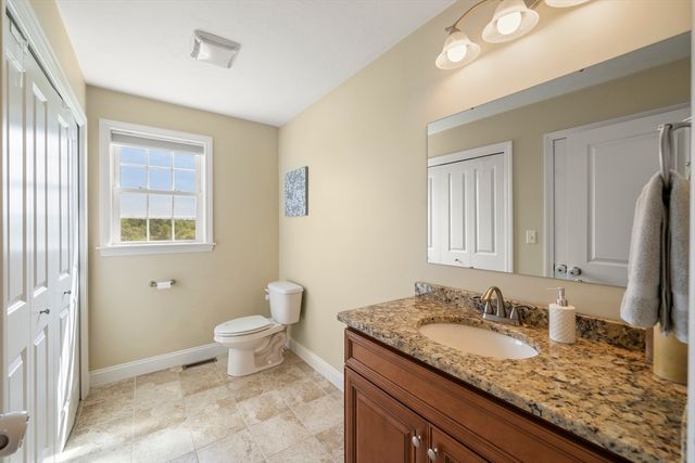 73 Franklin St, Halifax, MA 02338