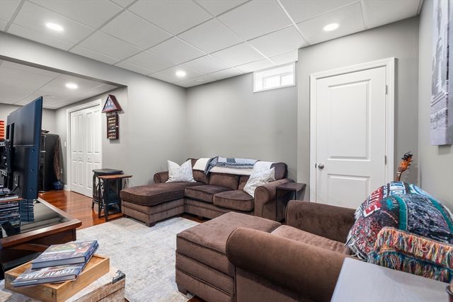 73 Franklin St, Halifax, MA 02338