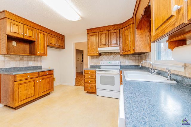 6137 N Wesleyan Drive, Macon, GA 31210