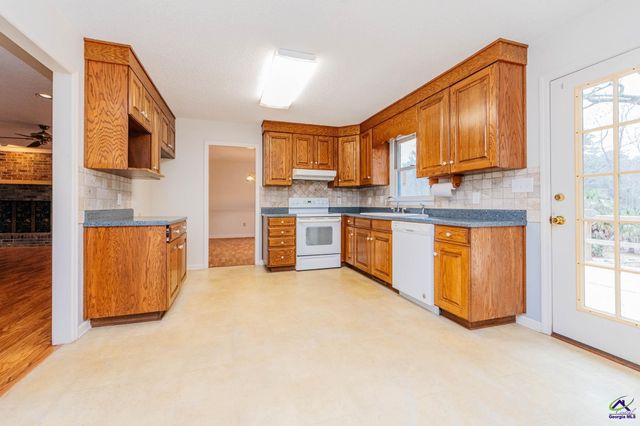 6137 N Wesleyan Drive, Macon, GA 31210