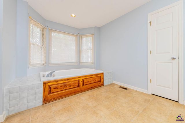 6137 N Wesleyan Drive, Macon, GA 31210