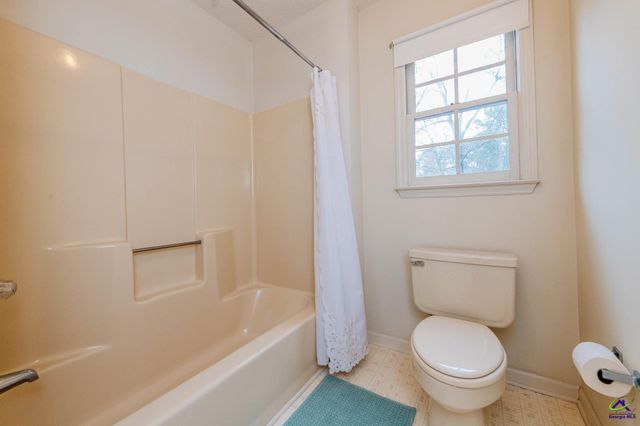 6137 N Wesleyan Drive, Macon, GA 31210