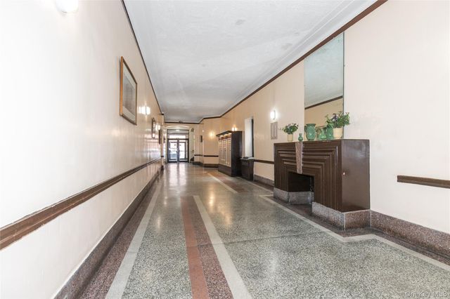 83-06 Vietor Avenue 4R, Elmhurst, NY 11373