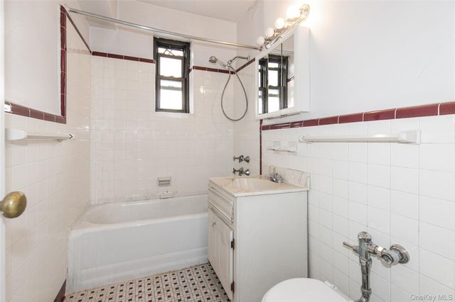 83-06 Vietor Avenue 4R, Elmhurst, NY 11373