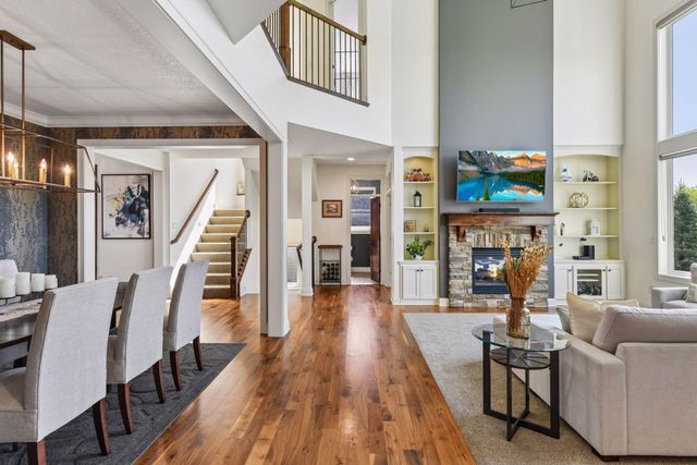 5990 Black Oaks Lane N, Plymouth, MN 55446