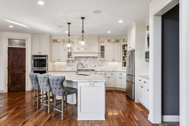 5990 Black Oaks Lane N, Plymouth, MN 55446