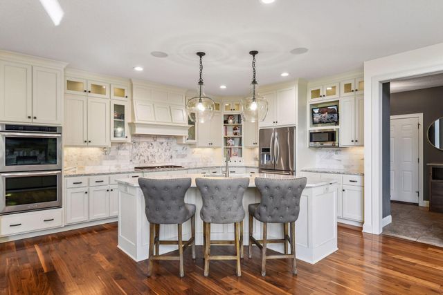 5990 Black Oaks Lane N, Plymouth, MN 55446