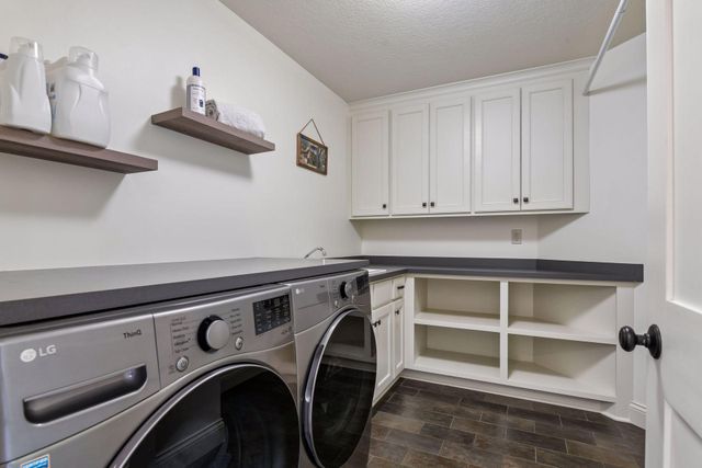 5990 Black Oaks Lane N, Plymouth, MN 55446