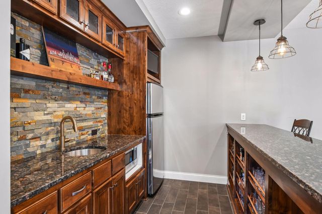 5990 Black Oaks Lane N, Plymouth, MN 55446