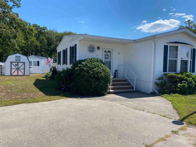 27 Stacey Avenue, Seabrook, NH 03874
