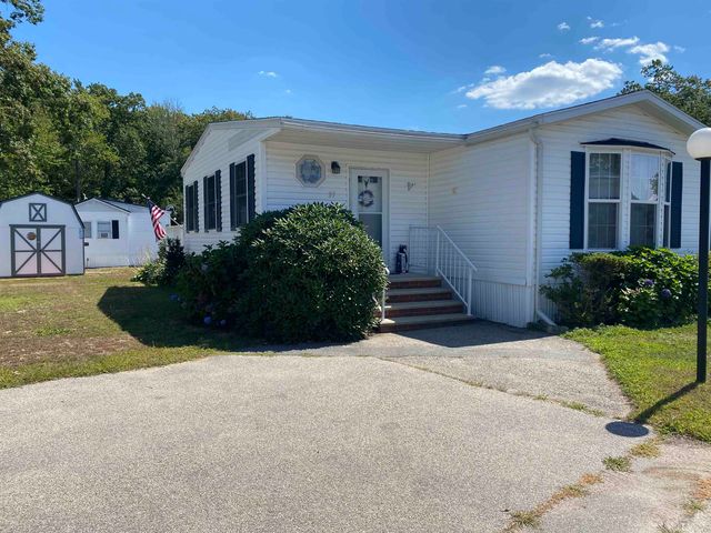 27 Stacey Avenue, Seabrook, NH 03874