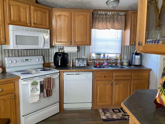 27 Stacey Avenue, Seabrook, NH 03874