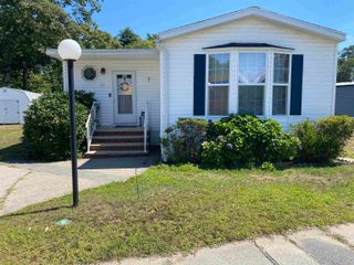 27 Stacey Avenue, Seabrook, NH 03874