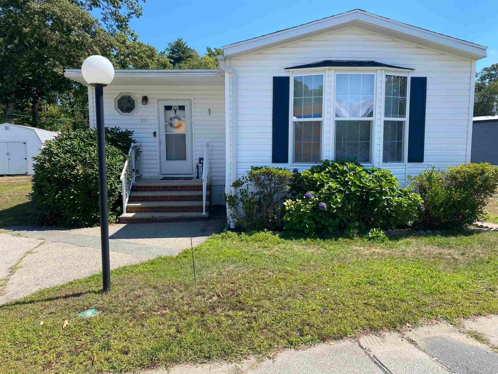 27 Stacey Avenue, Seabrook, NH 03874