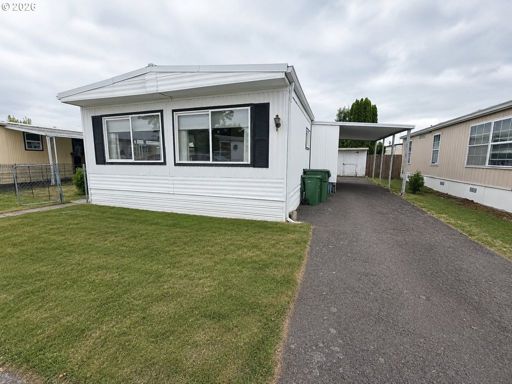Image 1 of property listing at 2902 E 2ND St 19, Newberg, OR 97132