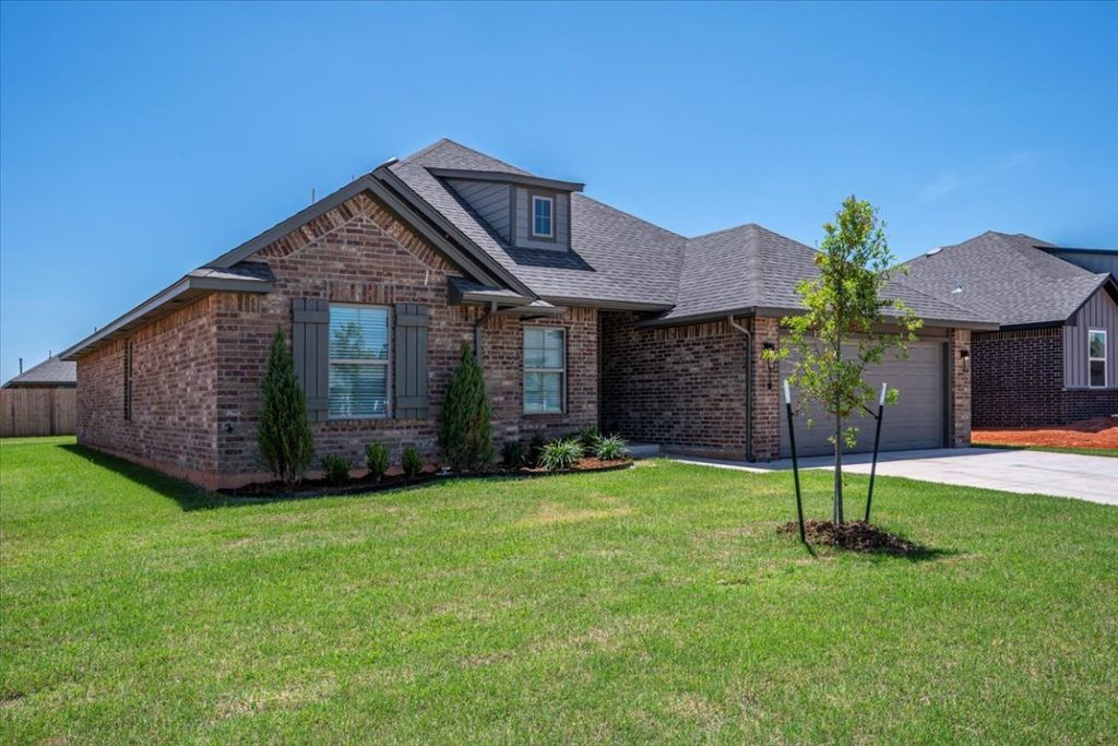 2016 W Flintlock Way, Mustang, OK 73064