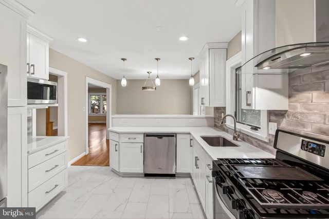 9715 DE PAUL DR, Bethesda, MD 20817