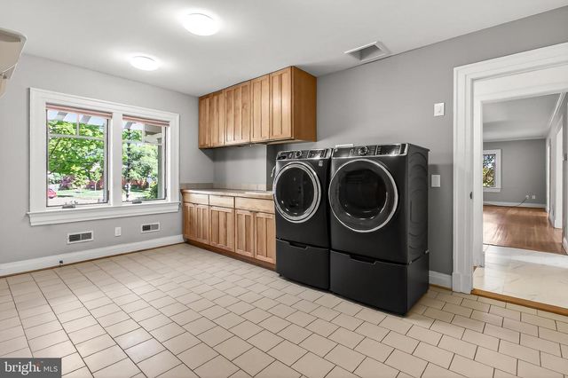 9715 DE PAUL DR, Bethesda, MD 20817