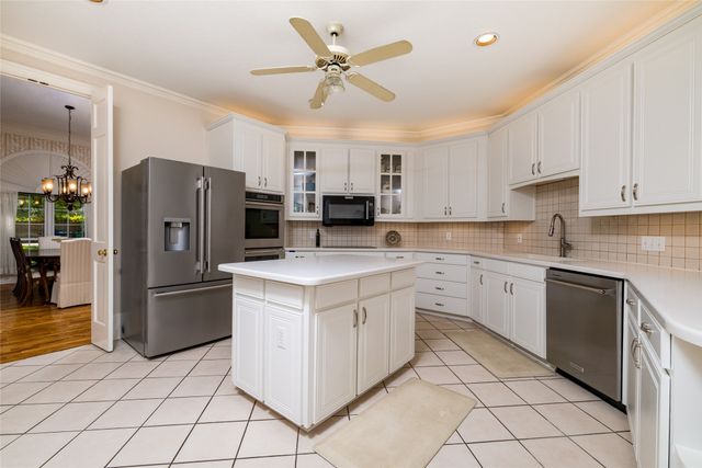 6516 Meadow Haven Drive, Fort Worth, TX 76132