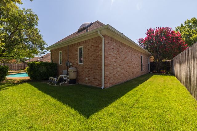 6516 Meadow Haven Drive, Fort Worth, TX 76132