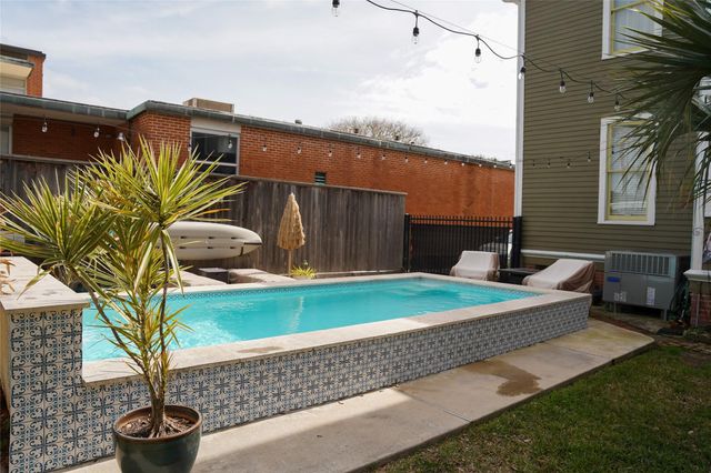 3016 Avenue O, Galveston, TX 77550