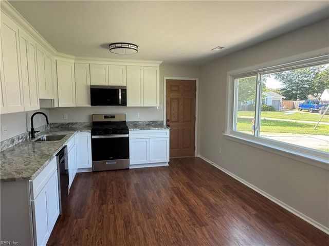 665 Raff CT, Virginia Beach, VA 23462