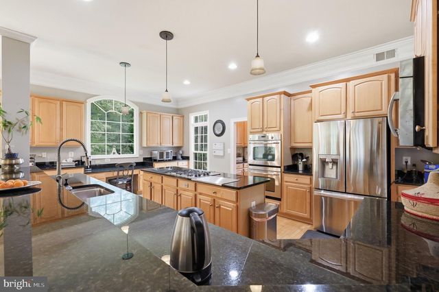 9205 FOREST GREENS DR, Lorton, VA 22079