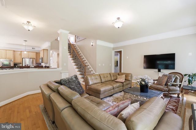 9205 FOREST GREENS DR, Lorton, VA 22079