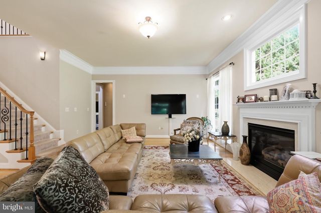 9205 FOREST GREENS DR, Lorton, VA 22079