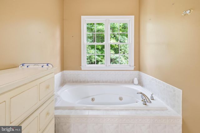 9205 FOREST GREENS DR, Lorton, VA 22079