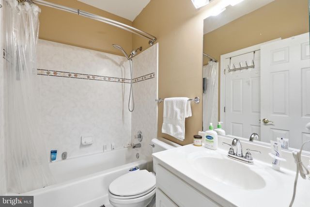 9205 FOREST GREENS DR, Lorton, VA 22079