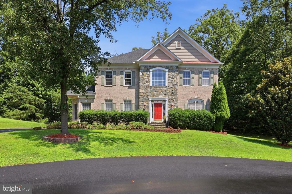 9205 FOREST GREENS DR, Lorton, VA 22079