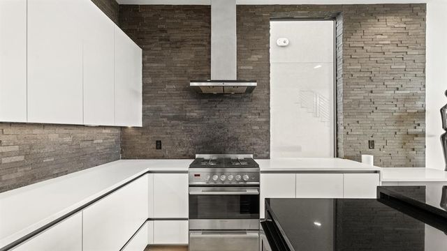 833 NW 6th Street, Oklahoma City, OK 73106