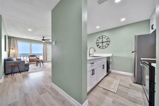 7600 Seawall Boulevard 206, Galveston, TX 77551