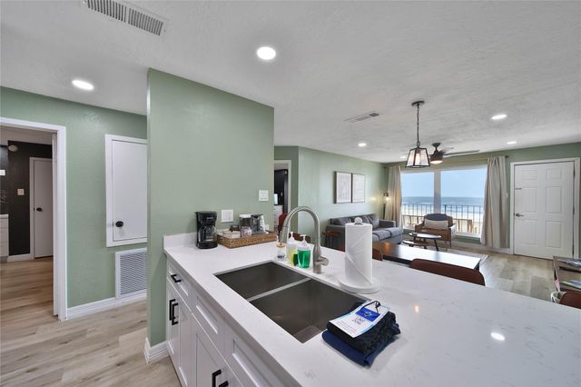 7600 Seawall Boulevard 206, Galveston, TX 77551