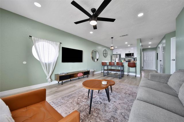 7600 Seawall Boulevard 206, Galveston, TX 77551
